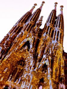 Barcelone : la Sagrada Familia est fractale ! - Fractales - spirales, fractale, coloré