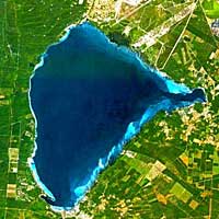 Bordeaux : les pirogues du Lac de Sanguinet