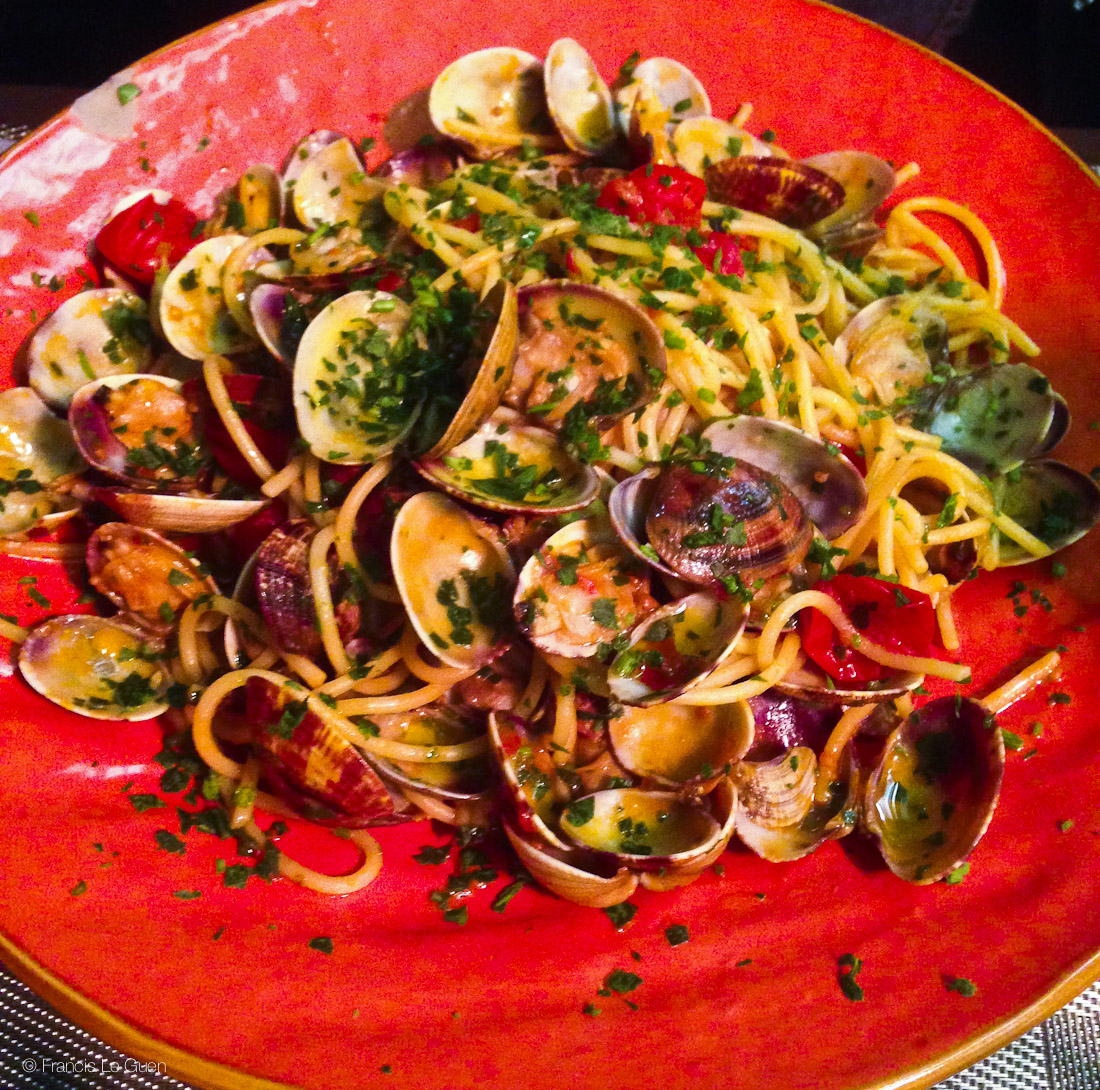 Cros de Cagnes. Restaurant Gusto. "Alle vongole" Cros de Cagnes. Restaurant Gusto