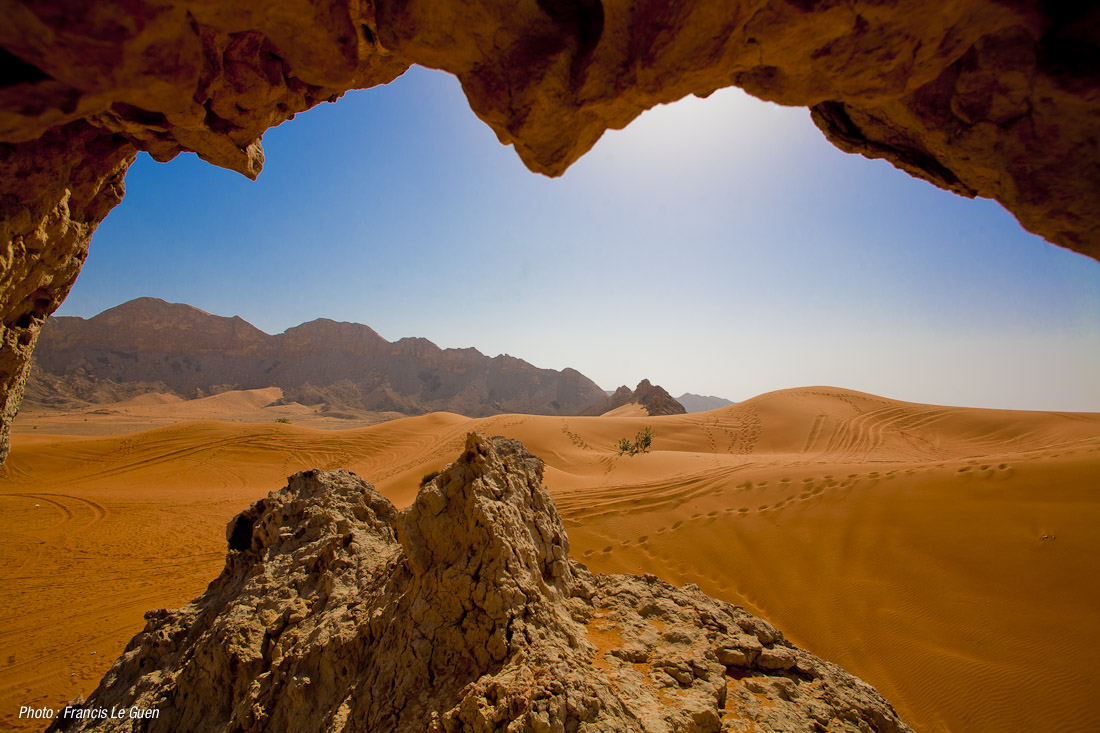 Dans une grotte. Nomad Ocean Adventures