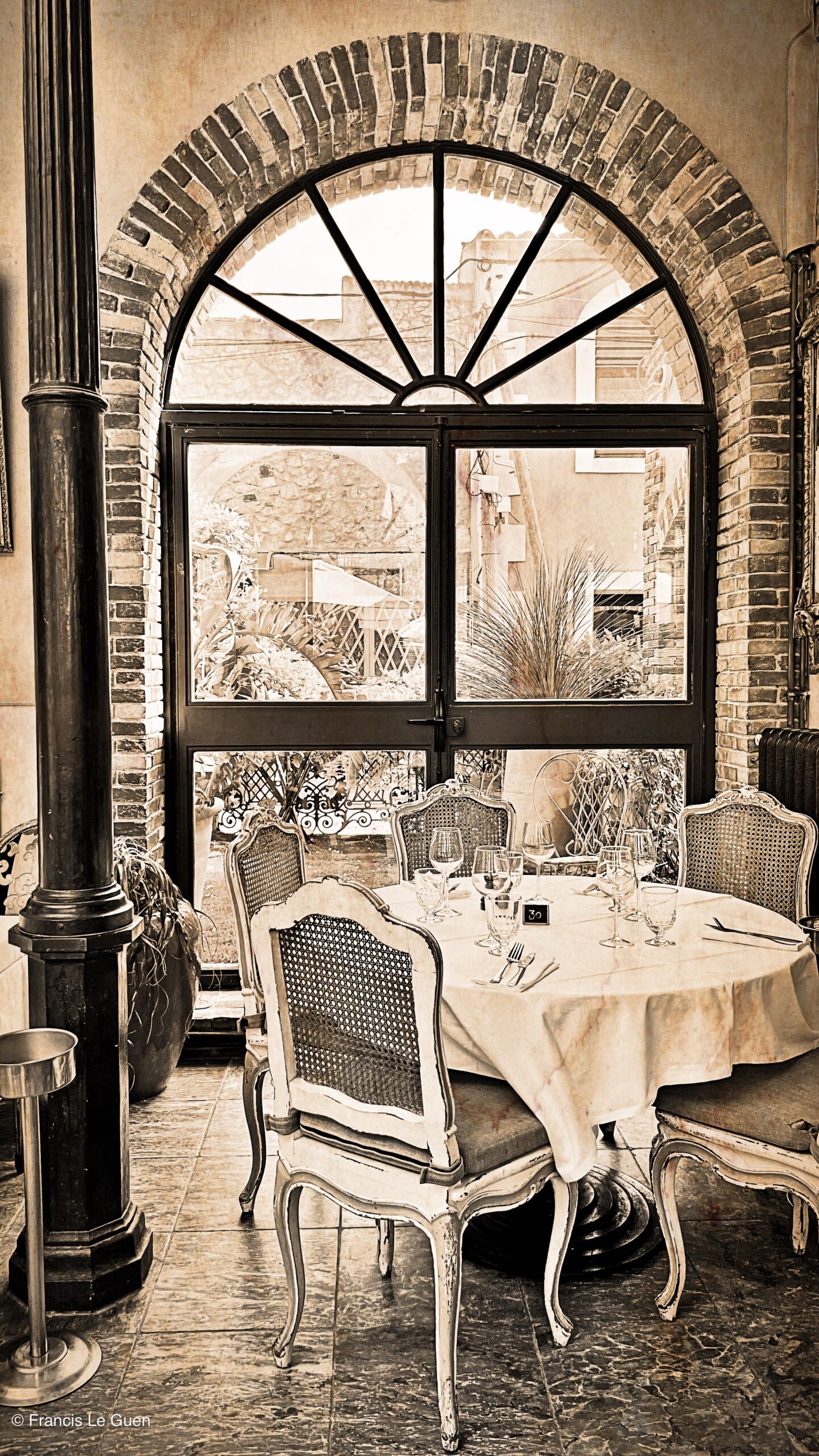 La grotte - Restaurant - Marseille - architecture, Méditerranée, panier