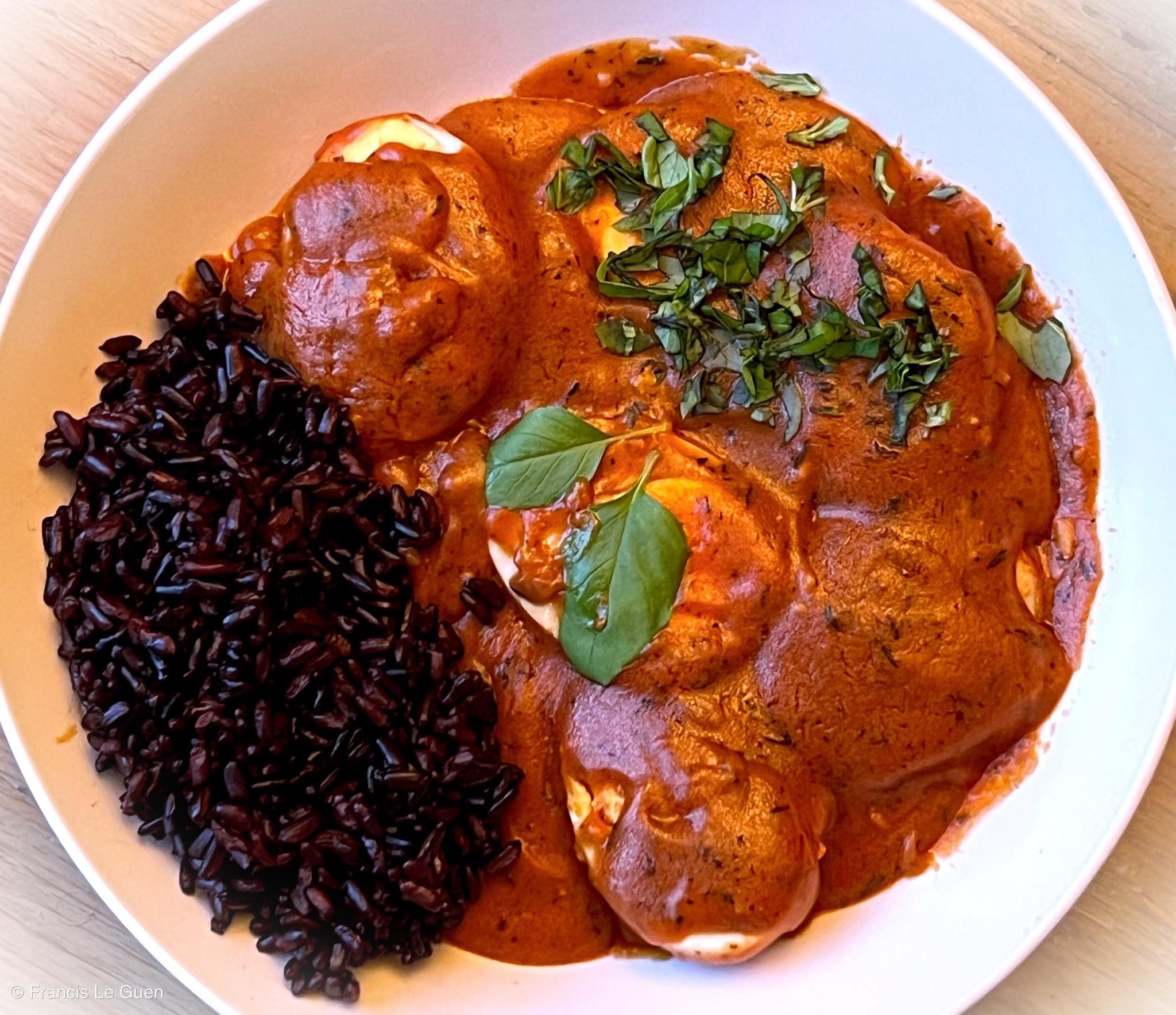 Les oeufs en sauce tomate - Restauration